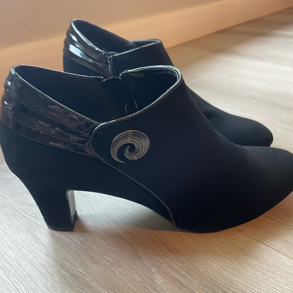 Easy Street Black Ankle Booties with Swirl Accent